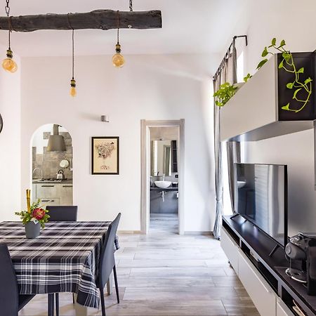 Palazzo Mormando - Modern Apartment Napels Buitenkant foto