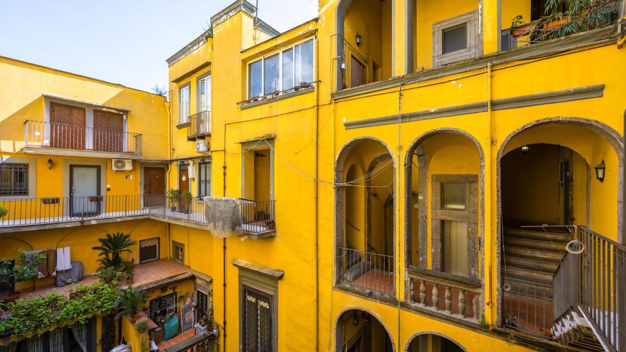 Palazzo Mormando - Modern Apartment Napels Buitenkant foto
