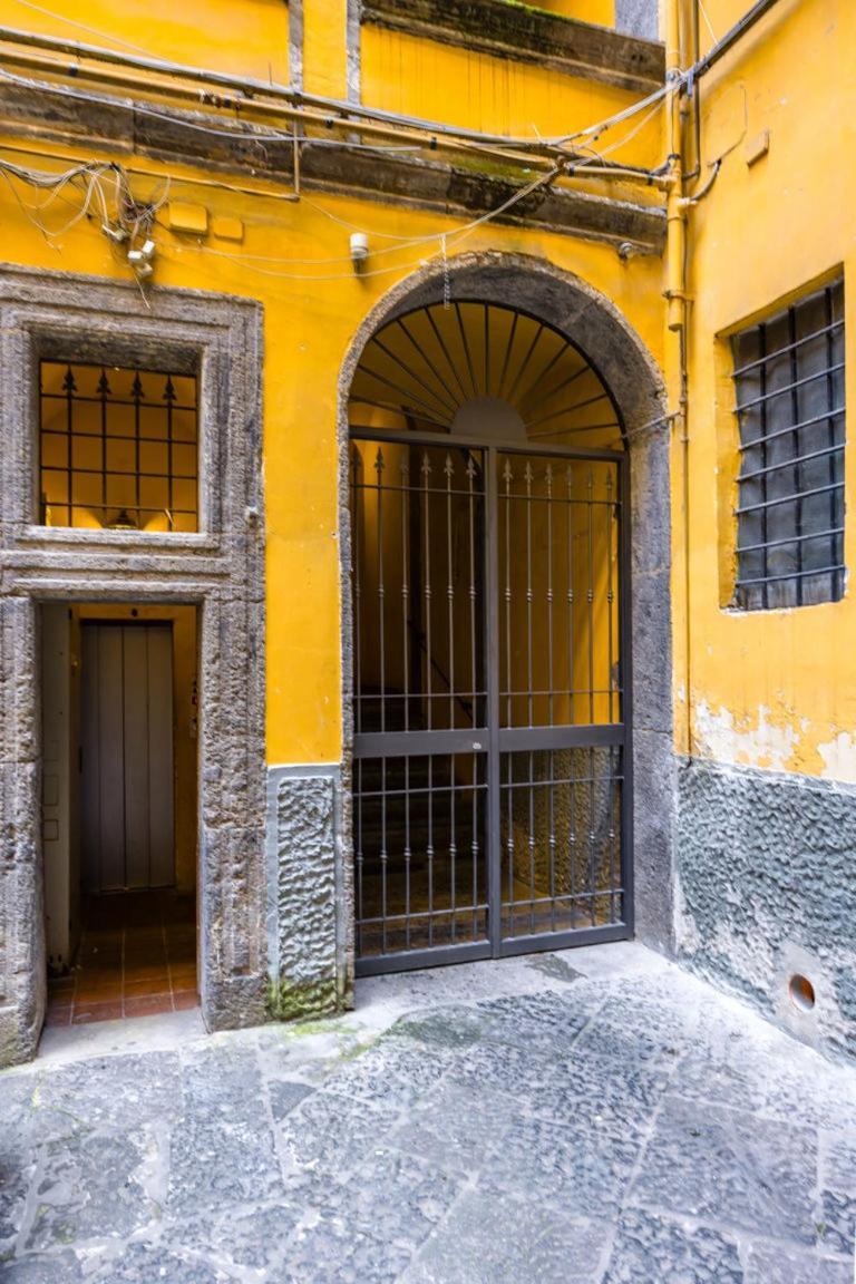 Palazzo Mormando - Modern Apartment Napels Buitenkant foto