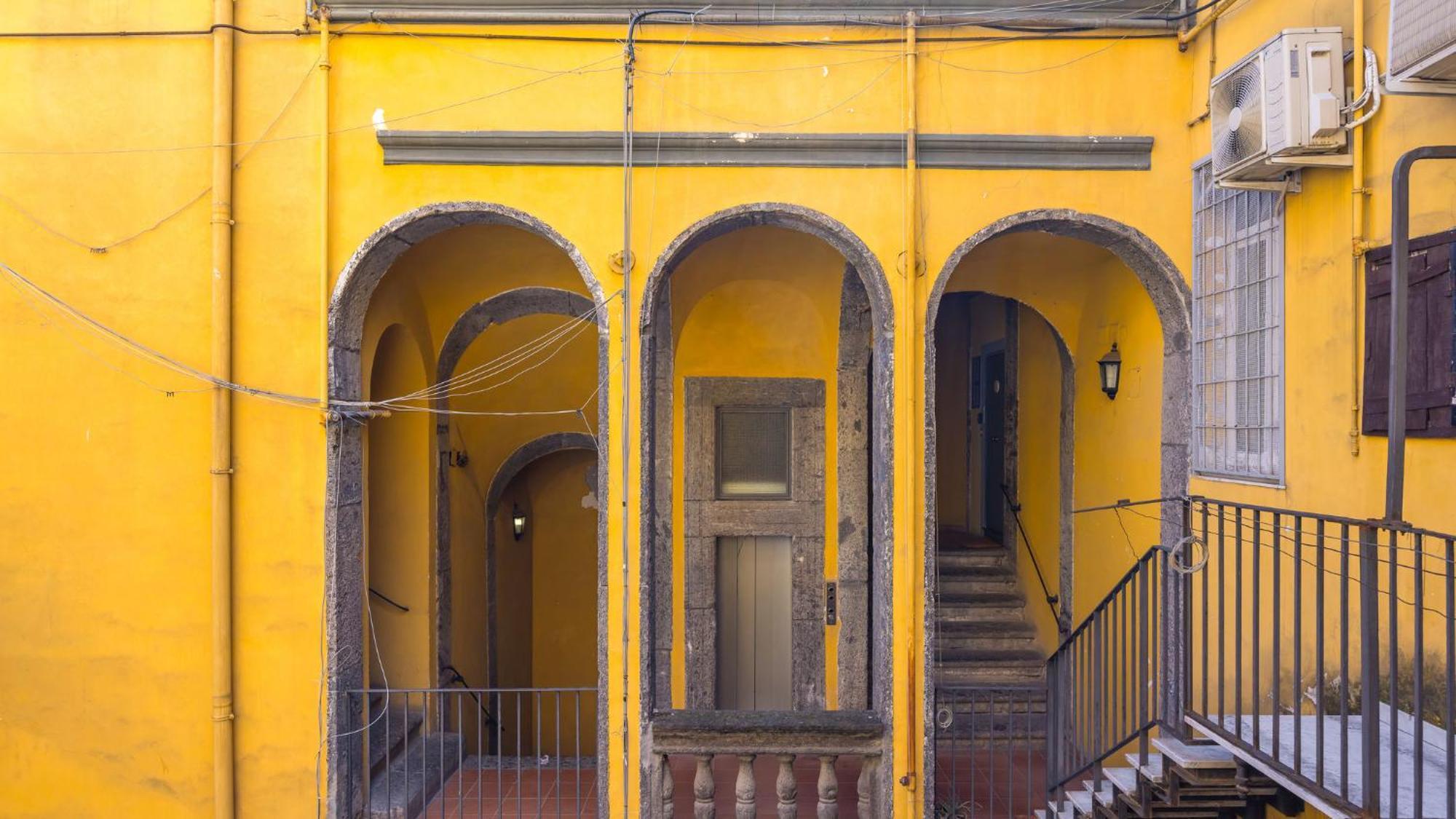 Palazzo Mormando - Modern Apartment Napels Buitenkant foto