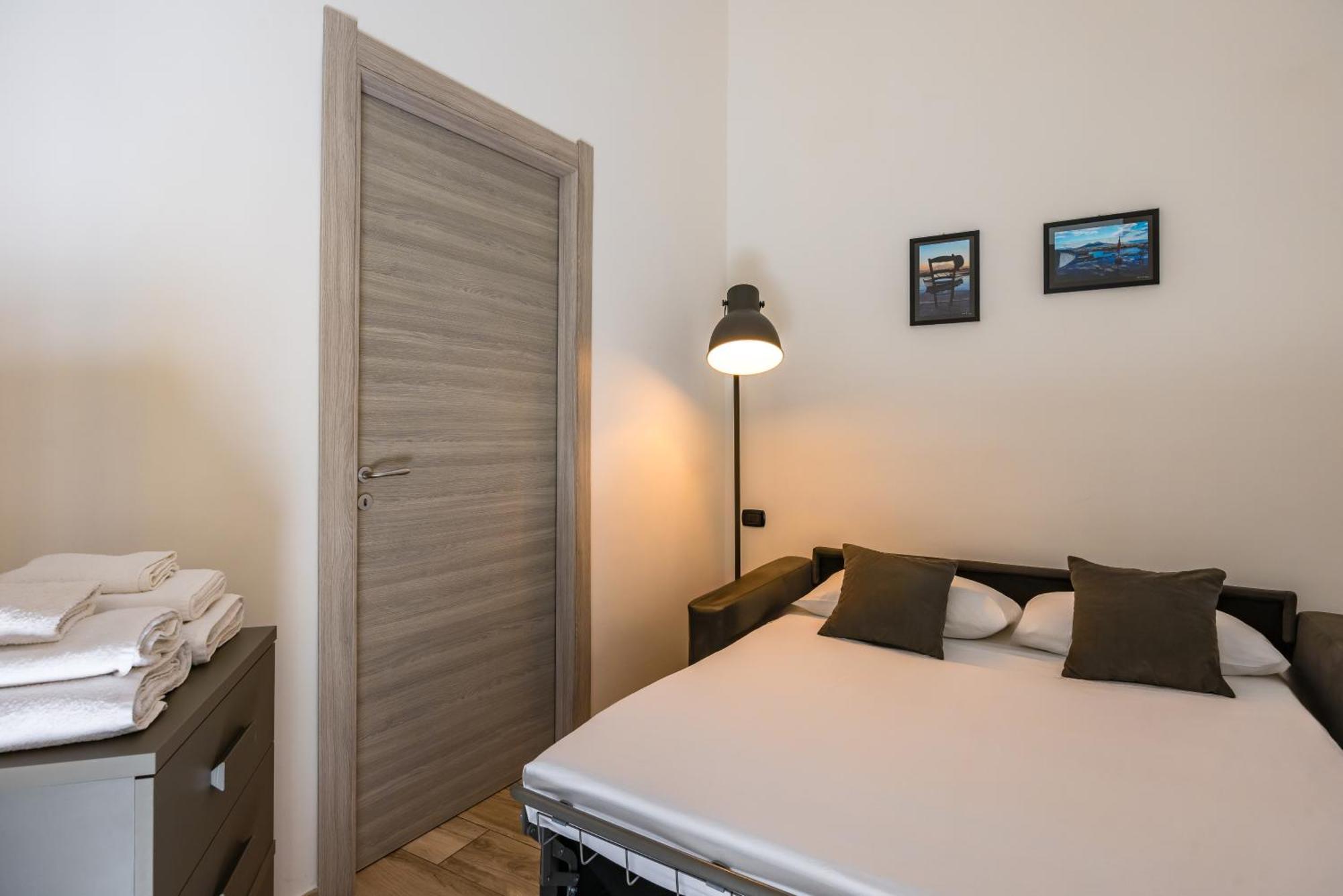 Palazzo Mormando - Modern Apartment Napels Buitenkant foto