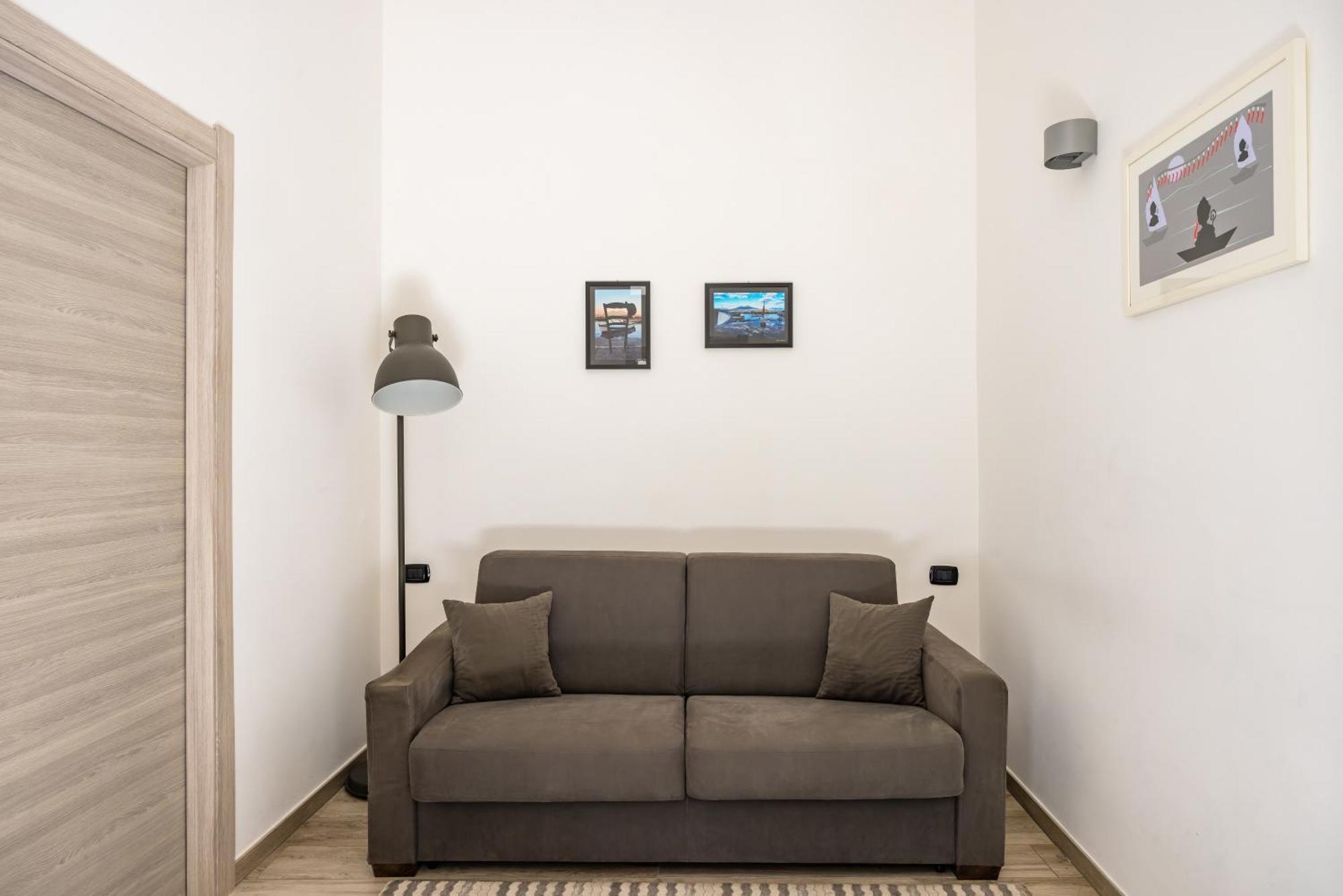 Palazzo Mormando - Modern Apartment Napels Buitenkant foto