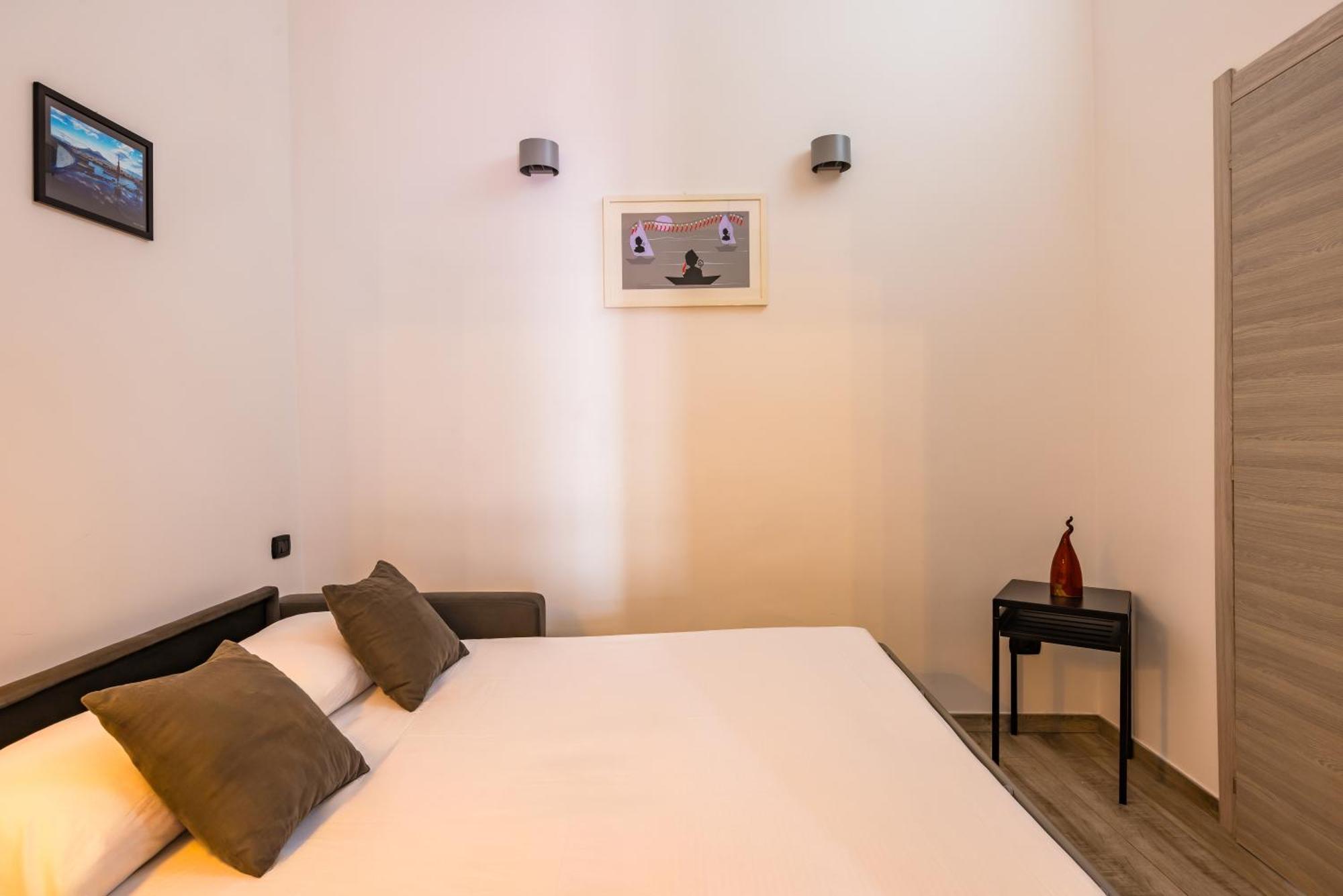 Palazzo Mormando - Modern Apartment Napels Buitenkant foto