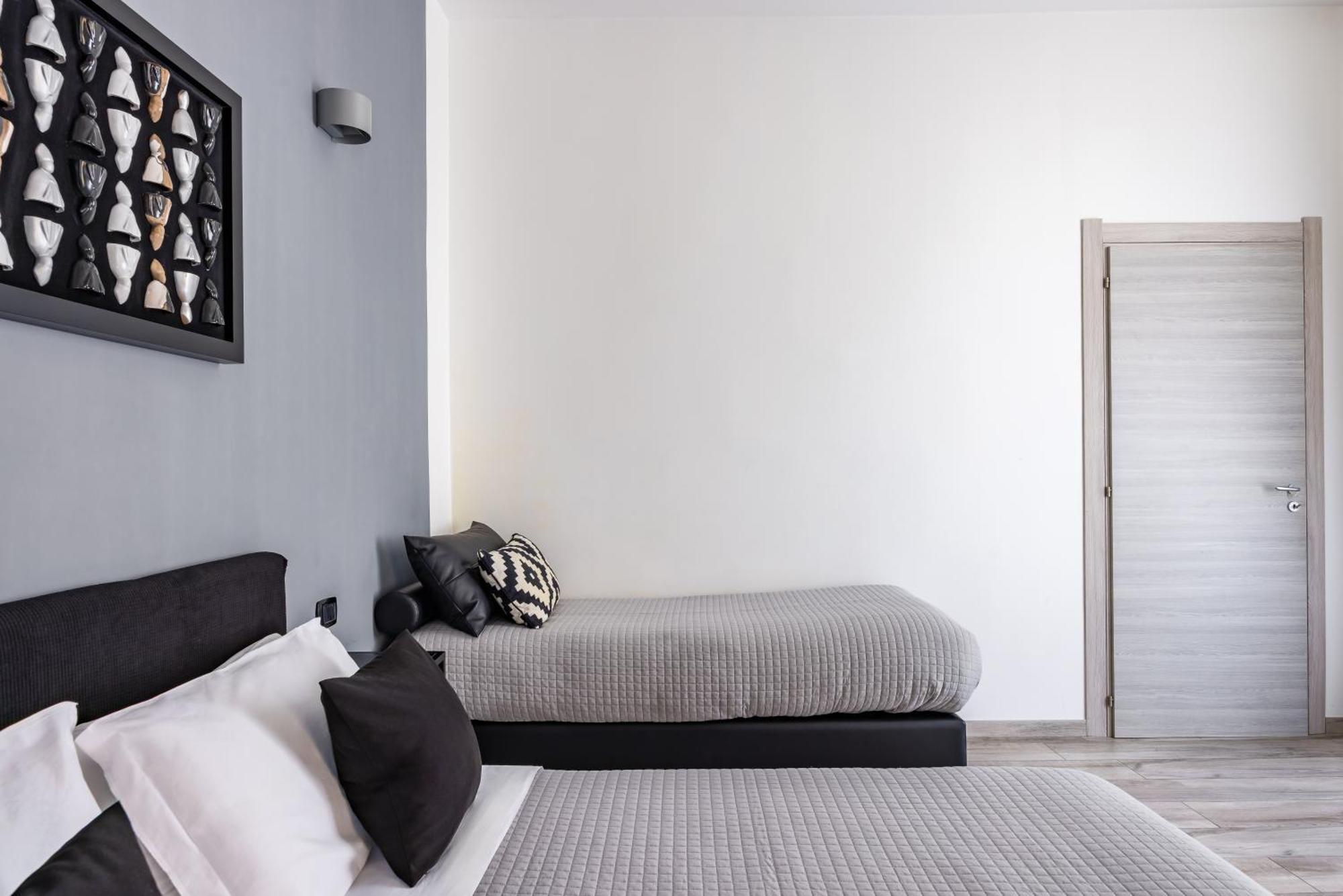 Palazzo Mormando - Modern Apartment Napels Buitenkant foto