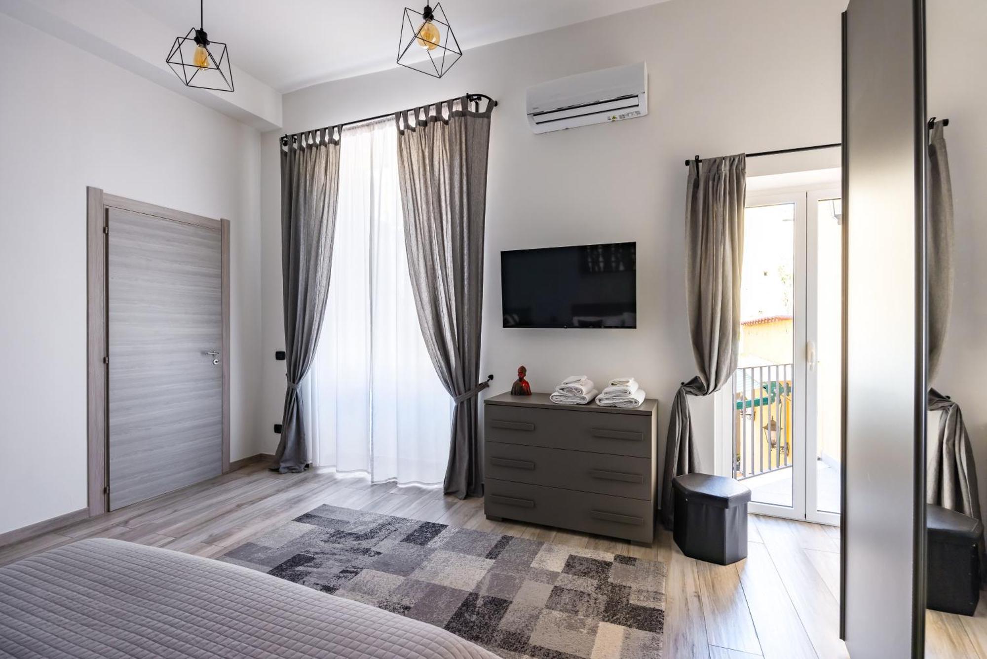 Palazzo Mormando - Modern Apartment Napels Buitenkant foto